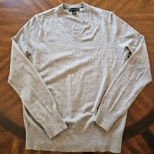 Banana Republic Gray V-Neck Sweater 100% Extra Fine Merino Size M
